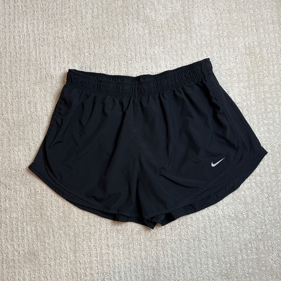 Nike Women's Black Athletic Shorts - Picture 1 of 2